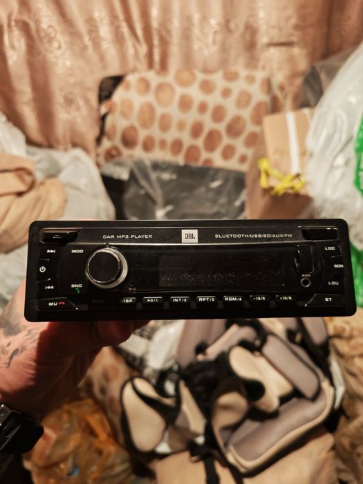 Продам магнитолу JBL Celebrity 100