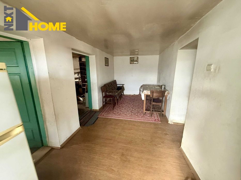 Самостоятелна двуетажна къща с дворно място и гараж