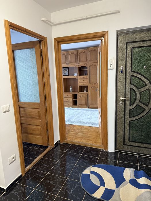 Închiriez apartament cu 2 camere