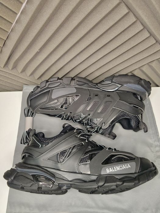 Balenciaga track
