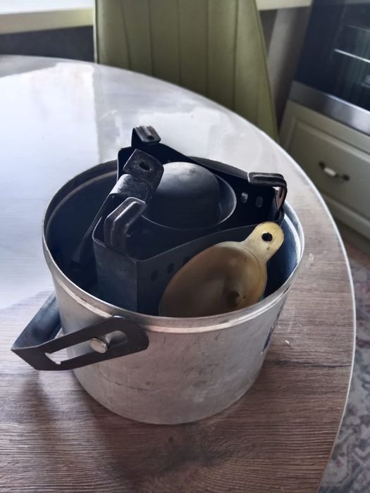 Кастрюля и крышка.