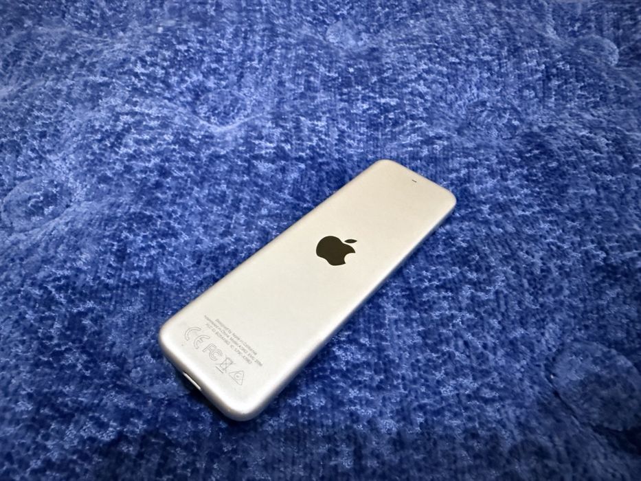 * пульт от приставки от Apple TV 4 поколения