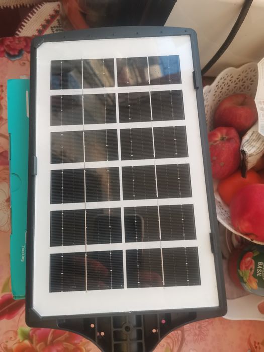 Lampa solara pe leduri