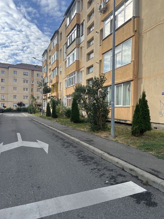 Apartament cu 2 camere de vanzare str Luptei