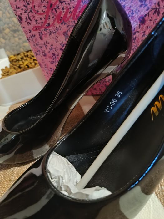 Pantofi negri,noi , mărimea 36