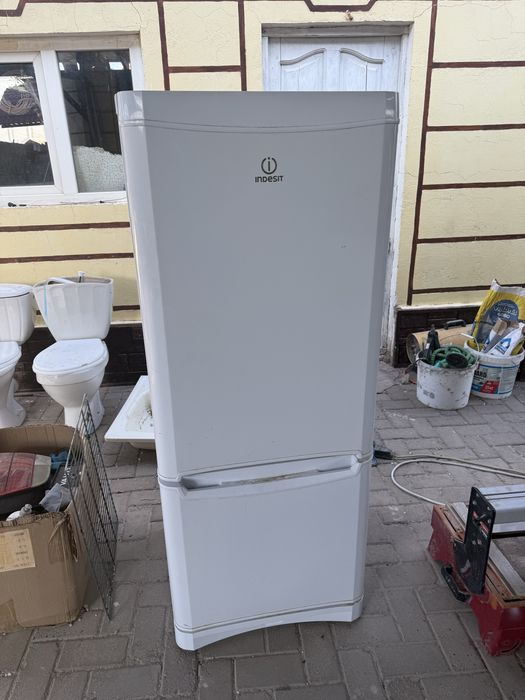 Холодильник indesit