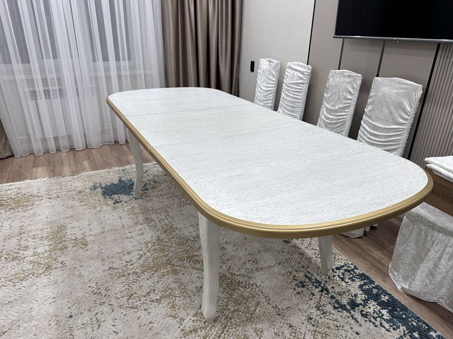 Продается стол для гостиной