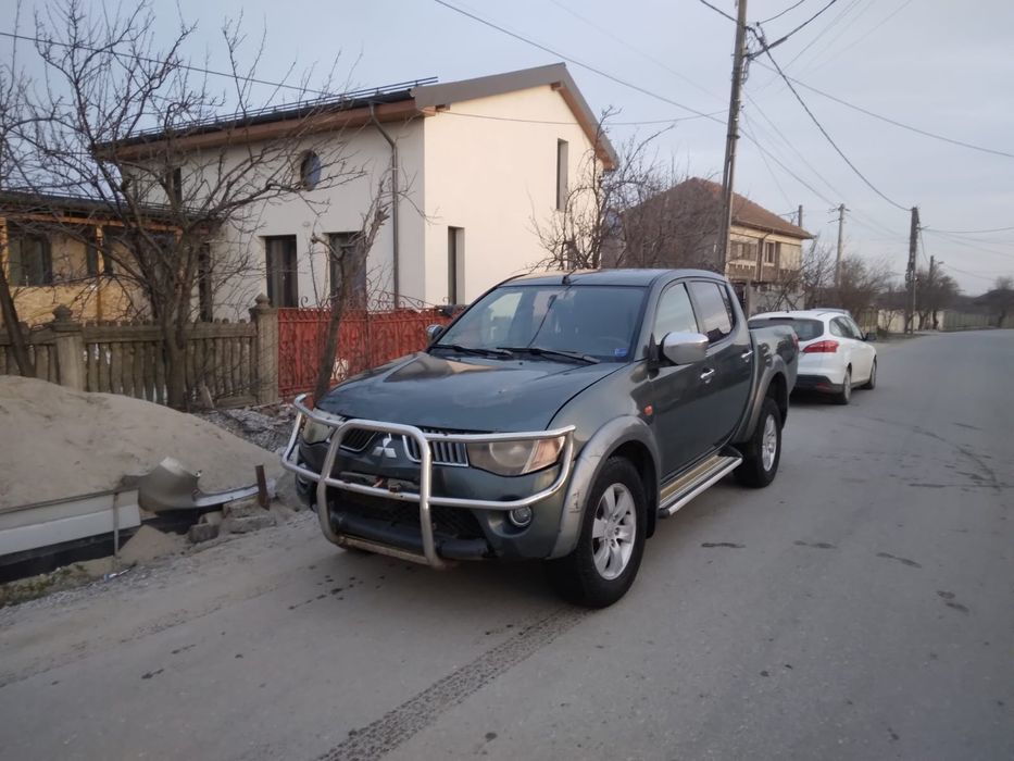 Dezmembrez Mitsubishi l200  din 2008 2.5 diesel
