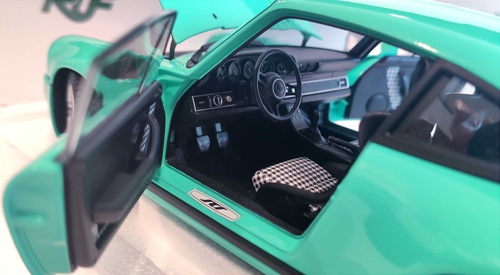 RUF SCR - 1:18 Almost Real