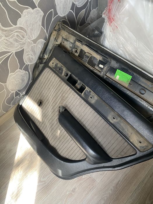 продам задние дверные карты ауди 100с4 седан