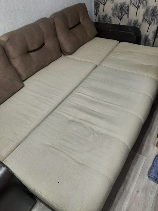 Продам диван с подушками