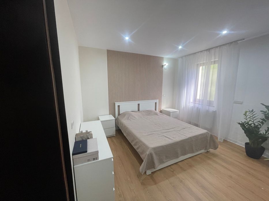 Proprietar, inchiriez apartament la vila