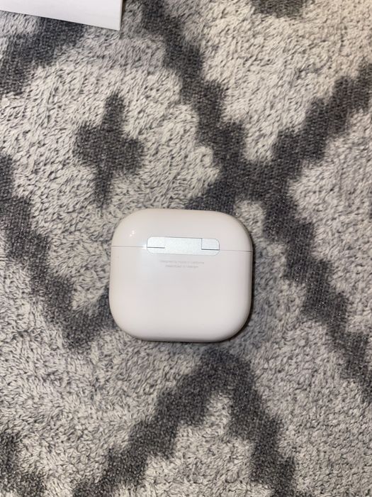 Apple AirPods 4 sigilat