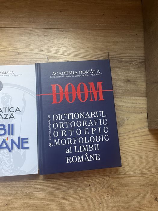 Vand dictionare limba romana noi nefolosite