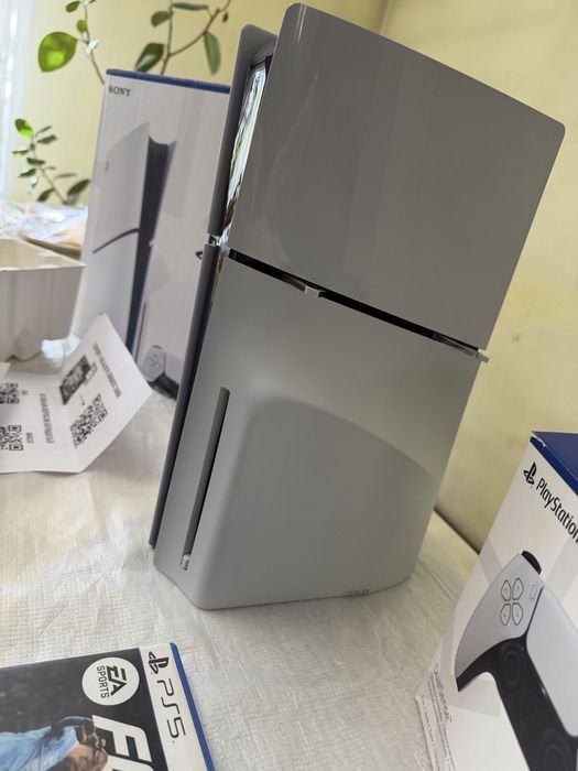 Продам новый Playstation 5 slim box 1tb