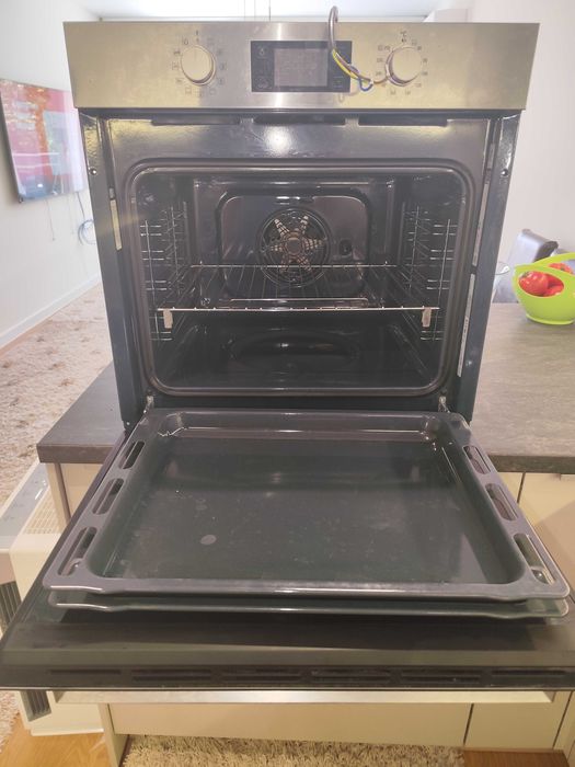 Фурна за вграждане Hotpoint Ariston FA3 841 H IX HA – Инокс – Като нова!