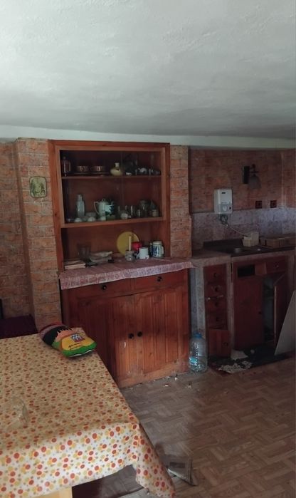 Продава къща в с.Еремия обл.Кюстендил