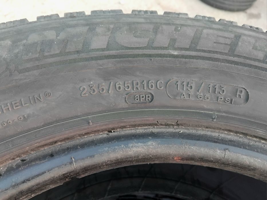 Бусови гуми 235 65 16 C Ц Мишелин Michelin 4 броя - нов внос. Не са нови! Посочената цена е за един брой гума. Без коментар на цената. 43 години опит