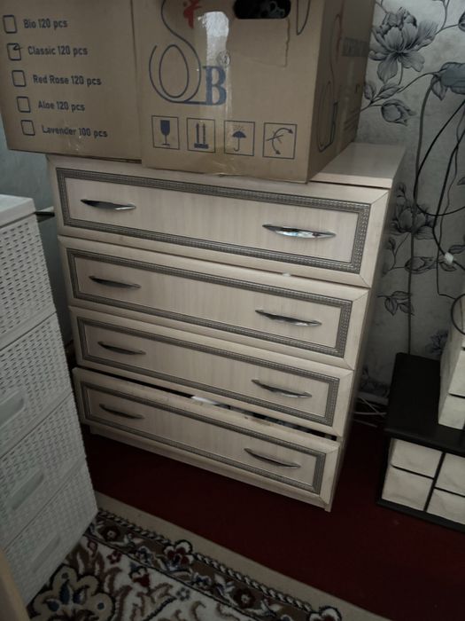 Продам туалетный столик и комод