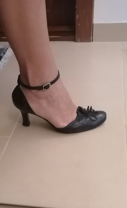 Pantofi negri, piele, mărimea 39, stare foarte buna