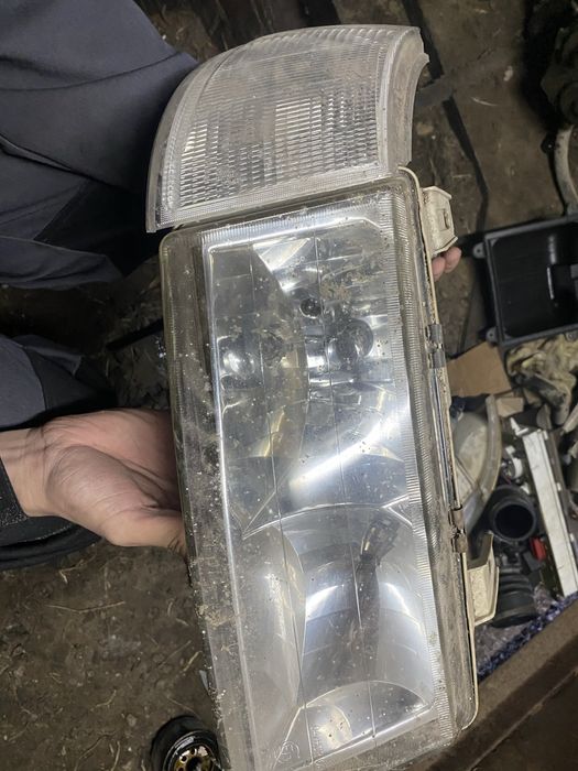 Продам левую фару ваз 2111