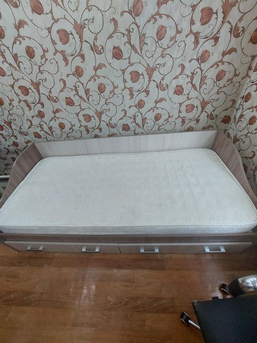 Продам кровать .