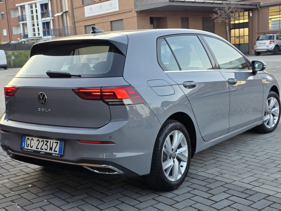 Volkswagen Golf 8 2.0tdi 150cp automatik Cockpit/Navi/Distronic/IQ Led