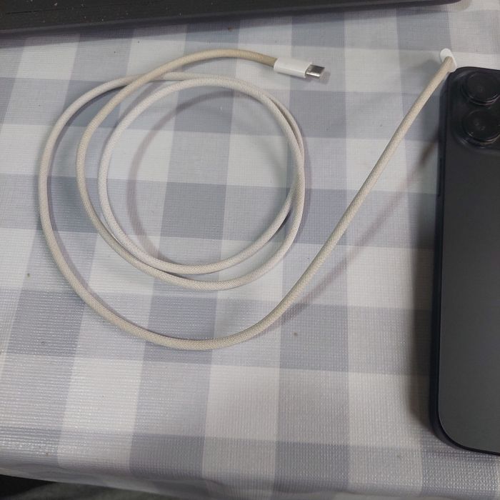 Vând IPhone 15 pro max