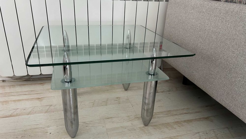 Холна стъклена масичка