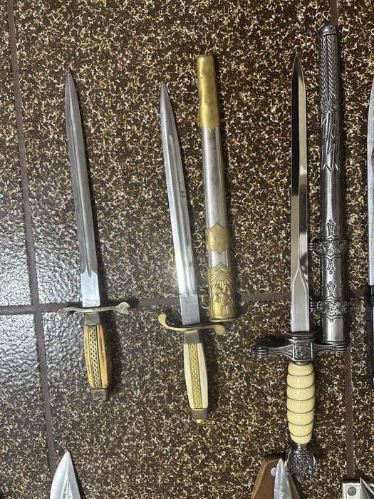 Колекция ножове и кортици