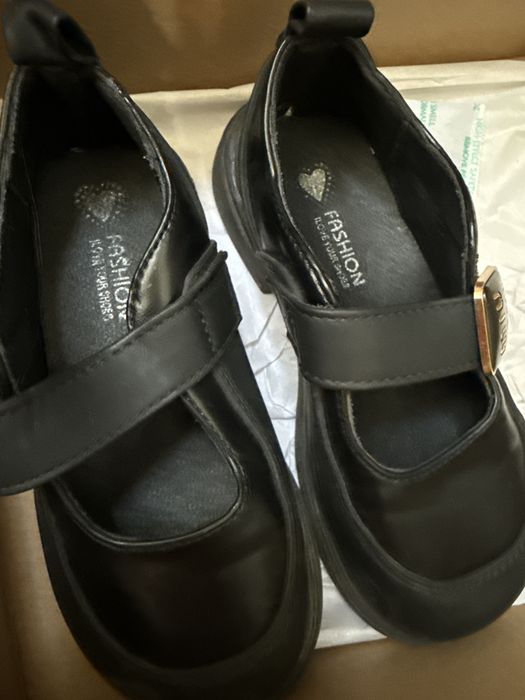 Много обуви для девочки