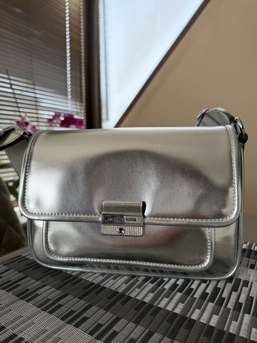Оригинална чанта Michael Kors, чисто нова! Сребриста