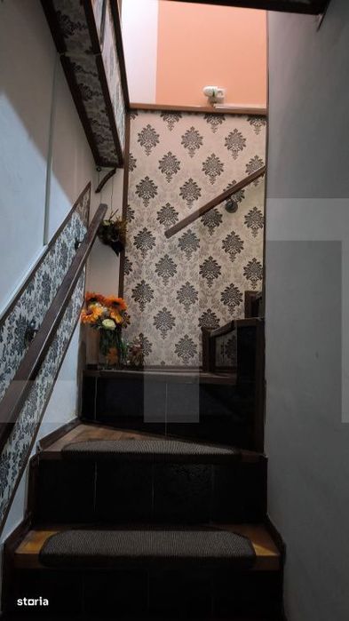 Casa,6 camere ,curte comuna in zona buna
