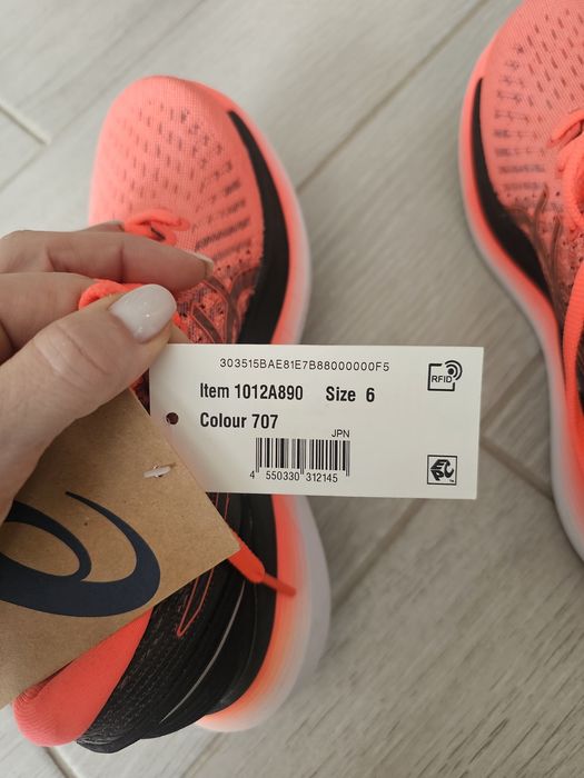 Vând Adidași Asics,noi cu eticheta