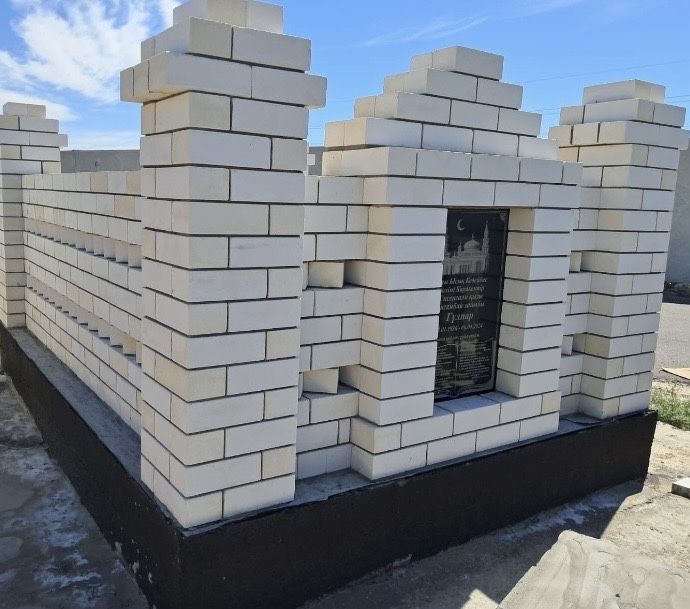 Бейіт көтеру, кәбір қазу және фундамент құю жұмыстарын жасаймыз.