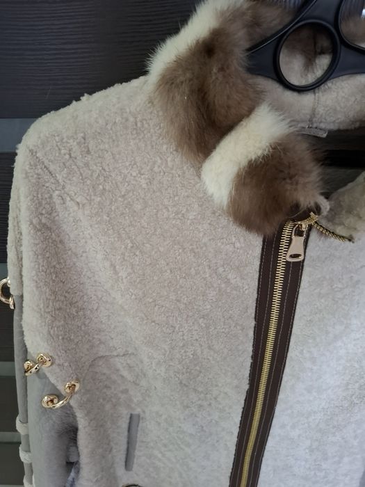 Продам женскую куртку