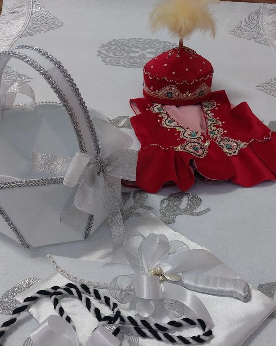 Тұсау кесер, тәй тәй