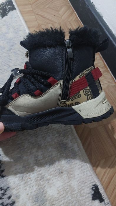Продам детские зимние сапоги