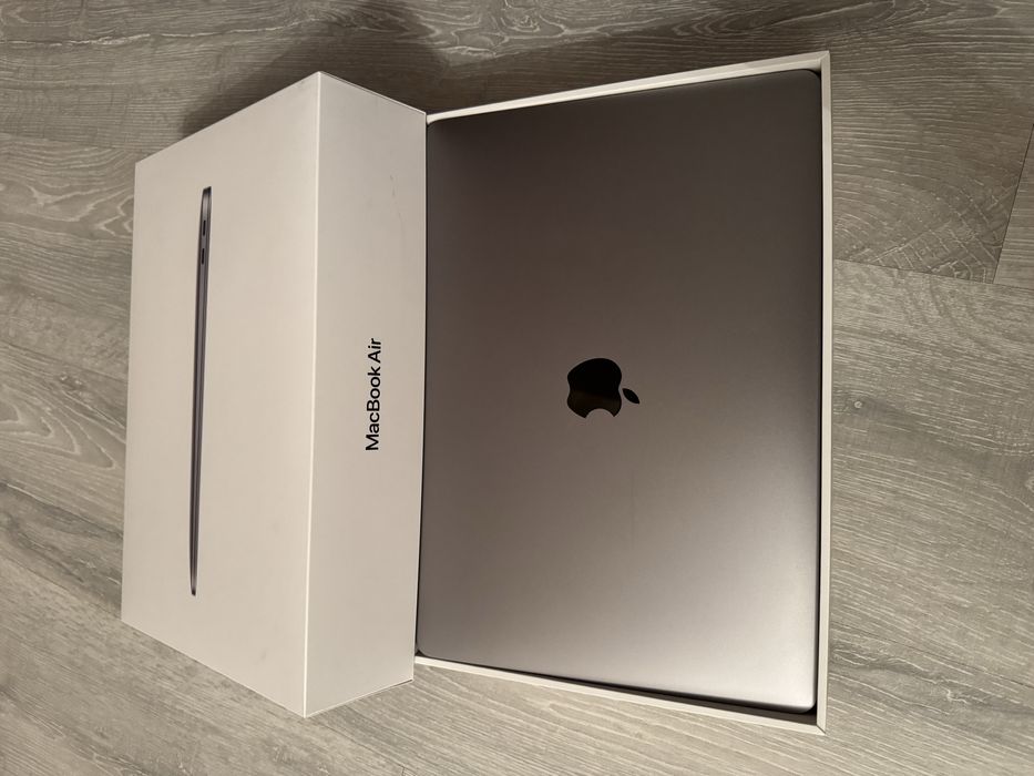 MacBook Air 13” Apple M1 (2020) – 8GB RAM, 256GB SSD Space Gray