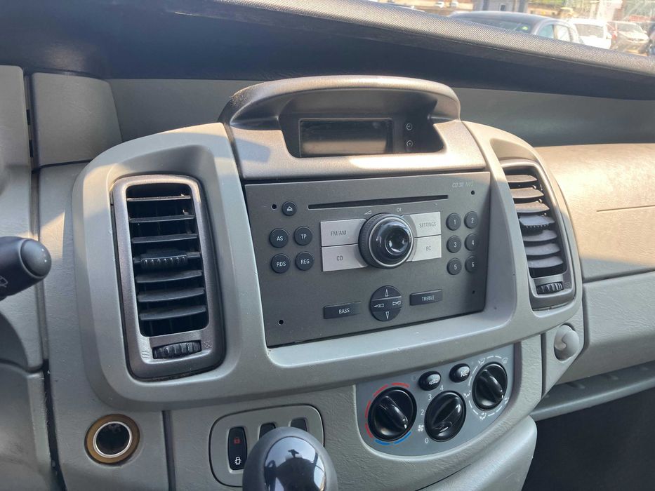 Opel Vivaro 2.0 CDTI 115 CP, 8+1 locuri, AC, foarte întreținut