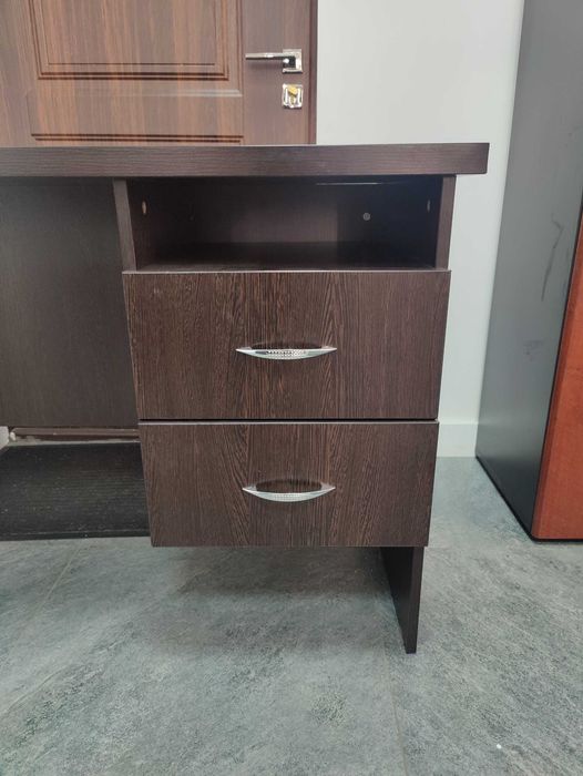 Стол офисный, с ящиками