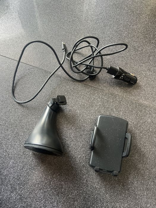 Стойка за телефон с зареждане