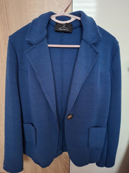 Синьо сако плетиво