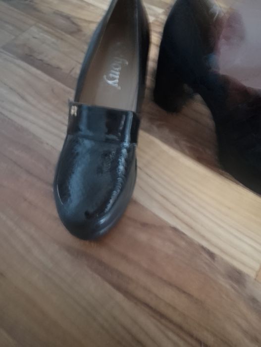 Продам новые туфли две пары