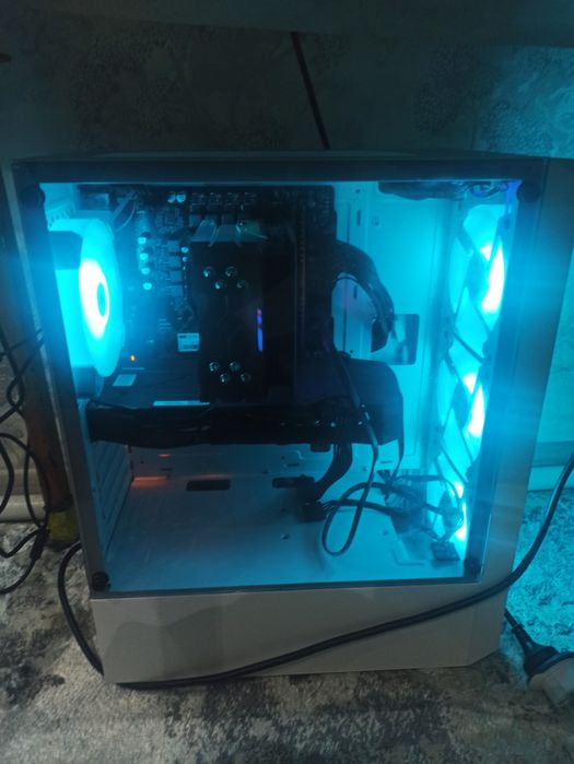 IGROVOY KOMPYUTER Sotiladi srochna