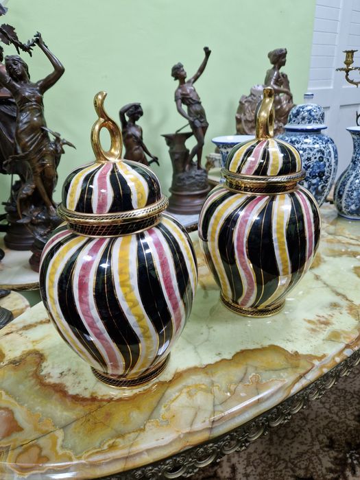 Чифт Уникални антикварни белгийски порцеланови урни H.BEQUET