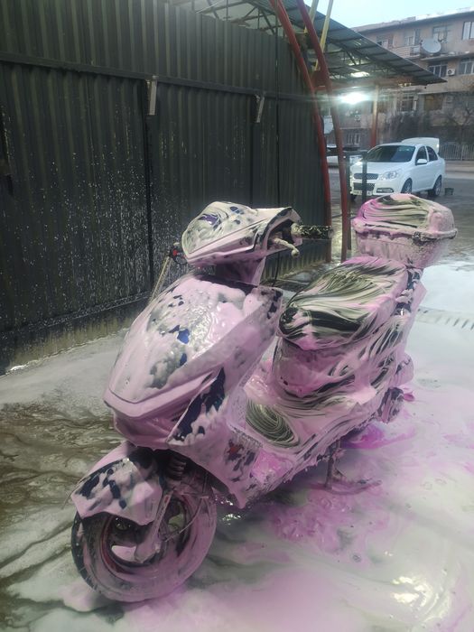 BENZINLI SKUTER oladigon aloqa chiqorasila
TEZLIGI 70/80
BENZIN 4 TA P