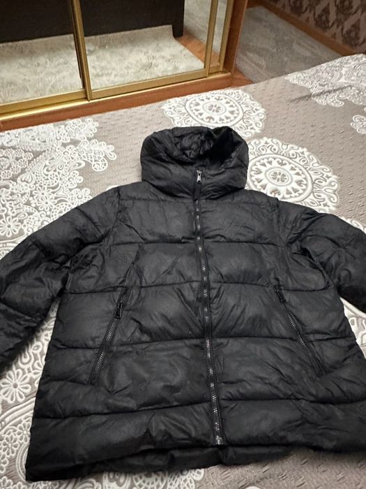 Продам куртки, шапки