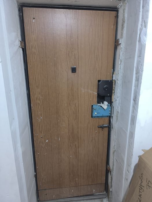 Продам дверь,железная