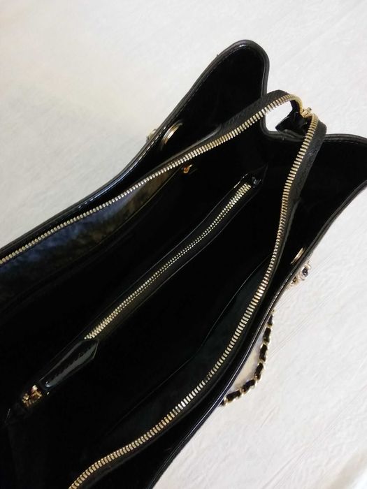 0РИГИНАЛНА Нова чанта на Valentino!